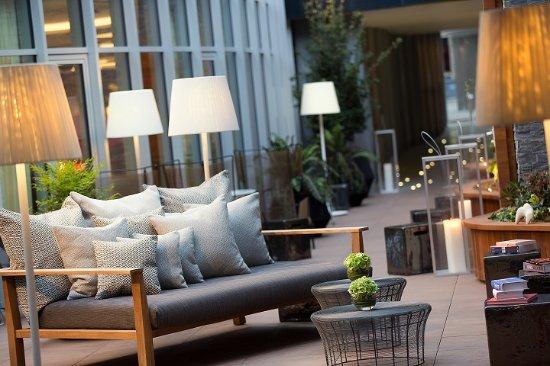 MARTIN Bar by Renaissance Paris Republique Hotel